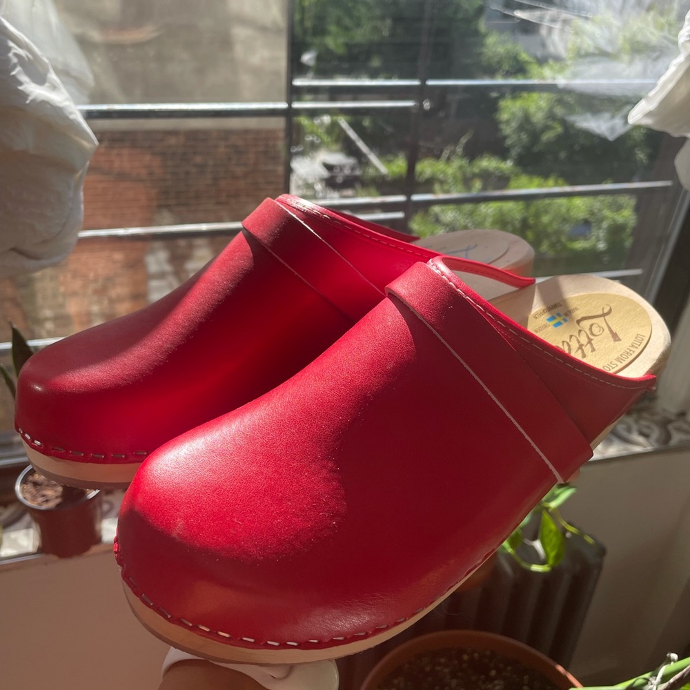 Brand new never worn classic red clogs size 10